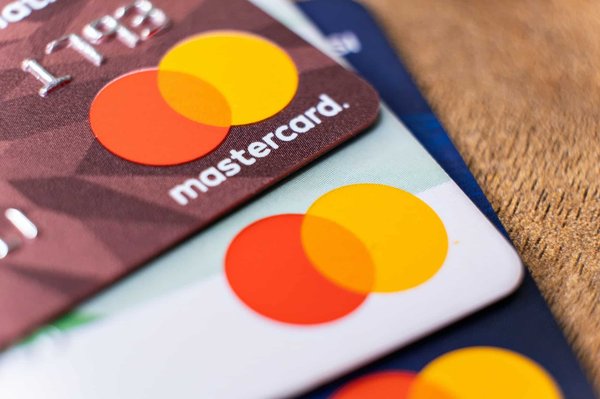 La carte prépayée MasterCard est destinée à qui ?